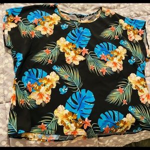 🌻Tropical print t shirt 🌻